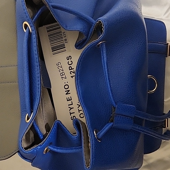 Blue backpack - Picture 3 of 3